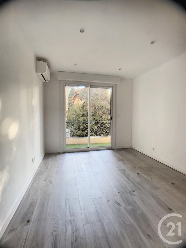 Afficher la photo en grand Appartement F2 à vendre - 2 pièces - 50.54 m2 - JUAN LES PINS - 06 - PROVENCE-ALPES-COTE-D-AZUR - Century 21 Albert 1Er