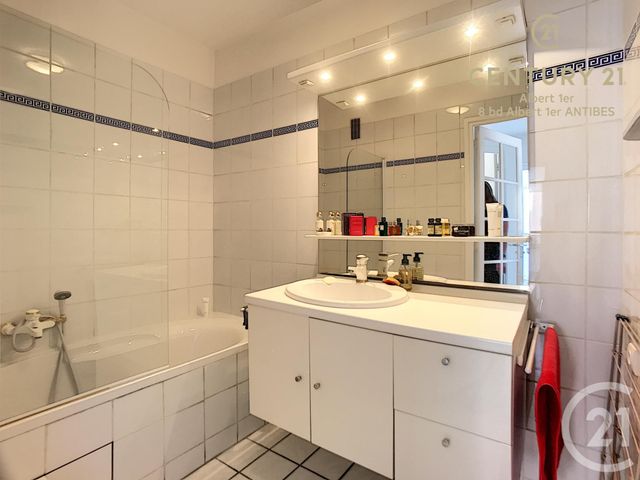 Afficher la photo en grand Appartement F2 à vendre - 2 pièces - 43.57 m2 - ANTIBES - 06 - PROVENCE-ALPES-COTE-D-AZUR - Century 21 Albert 1Er
