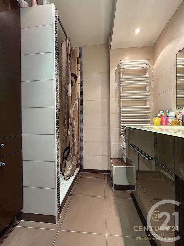 Afficher la photo en grand Appartement F3 à vendre - 3 pièces - 67.84 m2 - ANTIBES - 06 - PROVENCE-ALPES-COTE-D-AZUR - Century 21 Albert 1Er