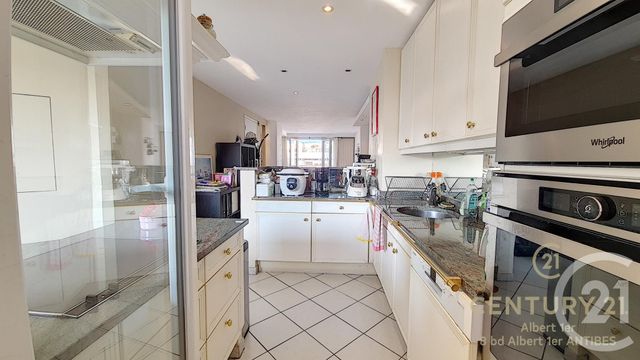 Afficher la photo en grand Appartement F3 à vendre - 3 pièces - 67.84 m2 - ANTIBES - 06 - PROVENCE-ALPES-COTE-D-AZUR - Century 21 Albert 1Er