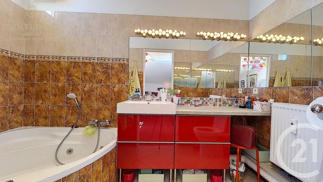 Afficher la photo en grand Appartement F4 à vendre - 4 pièces - 105.83 m2 - ANTIBES - 06 - PROVENCE-ALPES-COTE-D-AZUR - Century 21 Albert 1Er