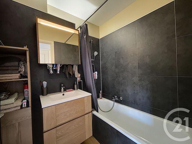 Afficher la photo en grand Appartement F3 à vendre - 3 pièces - 50.21 m2 - ANTIBES - 06 - PROVENCE-ALPES-COTE-D-AZUR - Century 21 Albert 1Er