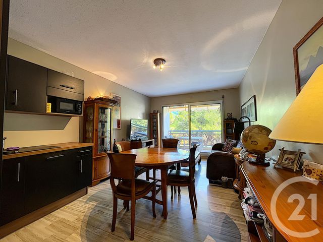 Afficher la photo en grand Appartement F3 à vendre - 3 pièces - 50.21 m2 - ANTIBES - 06 - PROVENCE-ALPES-COTE-D-AZUR - Century 21 Albert 1Er
