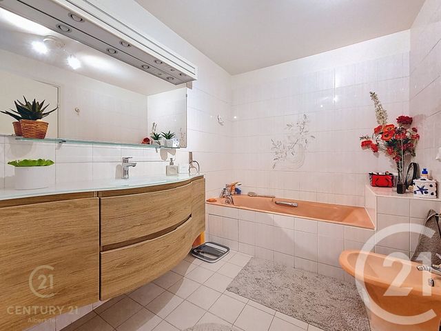 Appartement F3 à vendre - 3 pièces - 100.76 m2 - ANTIBES - 06 - PROVENCE-ALPES-COTE-D-AZUR - Century 21 Albert 1Er