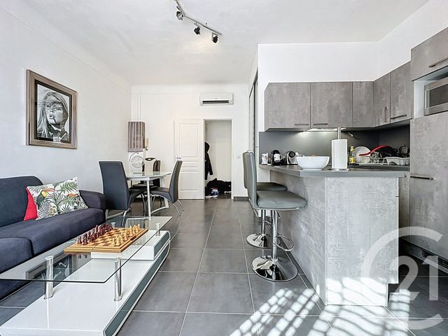 Afficher la photo en grand Appartement F3 à vendre - 3 pièces - 66.0 m2 - JUAN LES PINS - 06 - PROVENCE-ALPES-COTE-D-AZUR - Century 21 Albert 1Er