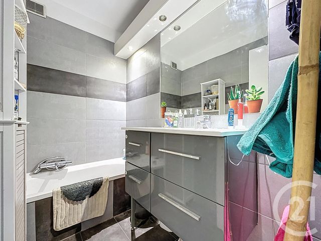 Afficher la photo en grand Appartement F4 à vendre - 4 pièces - 73.47 m2 - ANTIBES - 06 - PROVENCE-ALPES-COTE-D-AZUR - Century 21 Albert 1Er