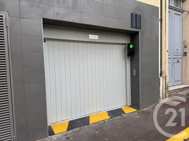 Afficher la photo en grand parking à louer - 12.5 m2 - ANTIBES - 06 - PROVENCE-ALPES-COTE-D-AZUR - Century 21 Albert 1Er