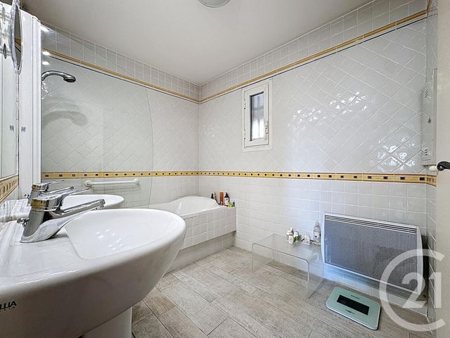 Appartement F3 à vendre - 3 pièces - 102.09 m2 - ANTIBES - 06 - PROVENCE-ALPES-COTE-D-AZUR - Century 21 Albert 1Er