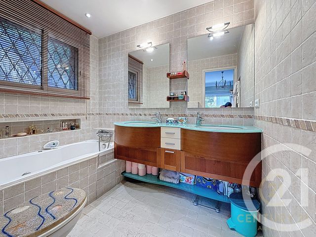 Afficher la photo en grand maison à vendre - 7 pièces - 216.85 m2 - ANTIBES - 06 - PROVENCE-ALPES-COTE-D-AZUR - Century 21 Albert 1Er