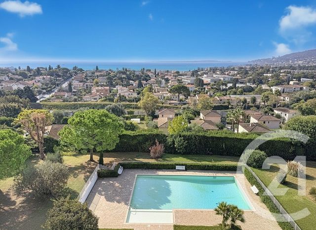 Afficher la photo en grand Appartement F3 à vendre - 3 pièces - 77.72 m2 - ANTIBES - 06 - PROVENCE-ALPES-COTE-D-AZUR - Century 21 Albert 1Er
