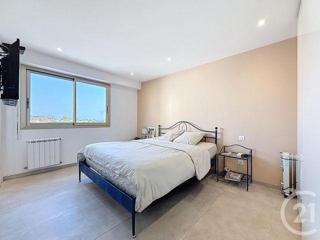 Afficher la photo en grand Appartement F3 à vendre - 3 pièces - 77.72 m2 - ANTIBES - 06 - PROVENCE-ALPES-COTE-D-AZUR - Century 21 Albert 1Er