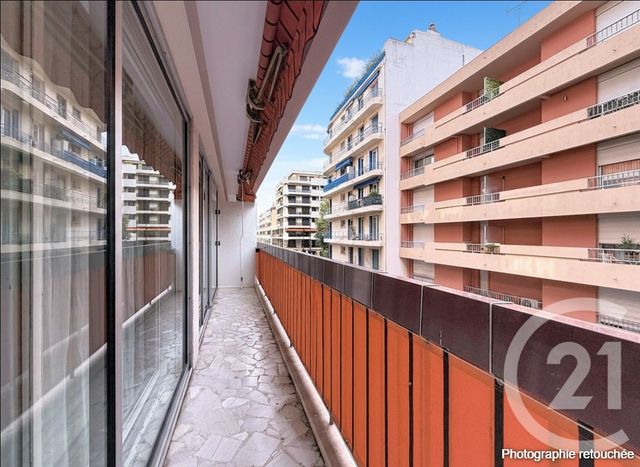 Afficher la photo en grand Appartement F3 à vendre - 3 pièces - 65.8 m2 - ANTIBES - 06 - PROVENCE-ALPES-COTE-D-AZUR - Century 21 Albert 1Er