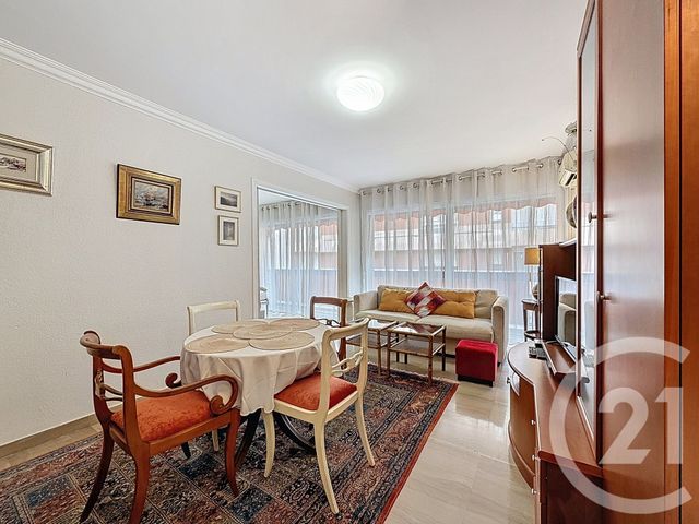 Afficher la photo en grand Appartement F3 à vendre - 3 pièces - 65.8 m2 - ANTIBES - 06 - PROVENCE-ALPES-COTE-D-AZUR - Century 21 Albert 1Er