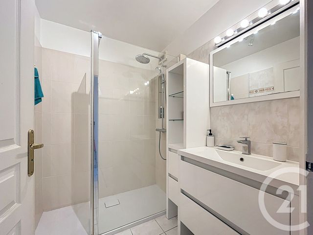 Appartement F2 à vendre - 2 pièces - 46.96 m2 - FREJUS - 83 - PROVENCE-ALPES-COTE-D-AZUR - Century 21 Albert 1Er