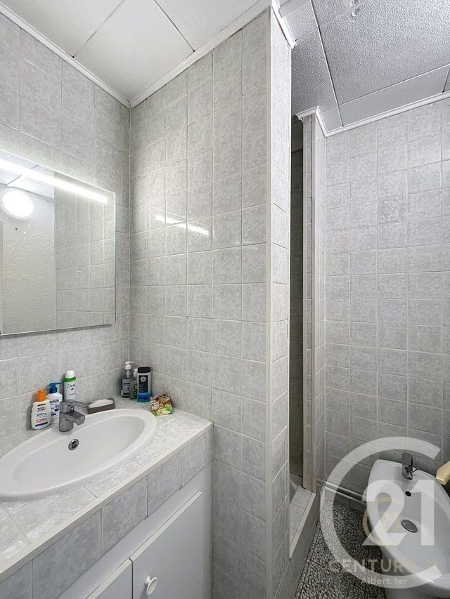 Appartement à louer - 2 pièces - 49.33 m2 - JUAN LES PINS - 06 - PROVENCE-ALPES-COTE-D-AZUR - Century 21 Albert 1Er