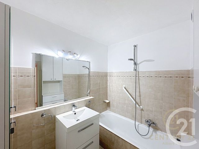 Appartement F3 à louer - 3 pièces - 57.66 m2 - ANTIBES - 06 - PROVENCE-ALPES-COTE-D-AZUR - Century 21 Albert 1Er